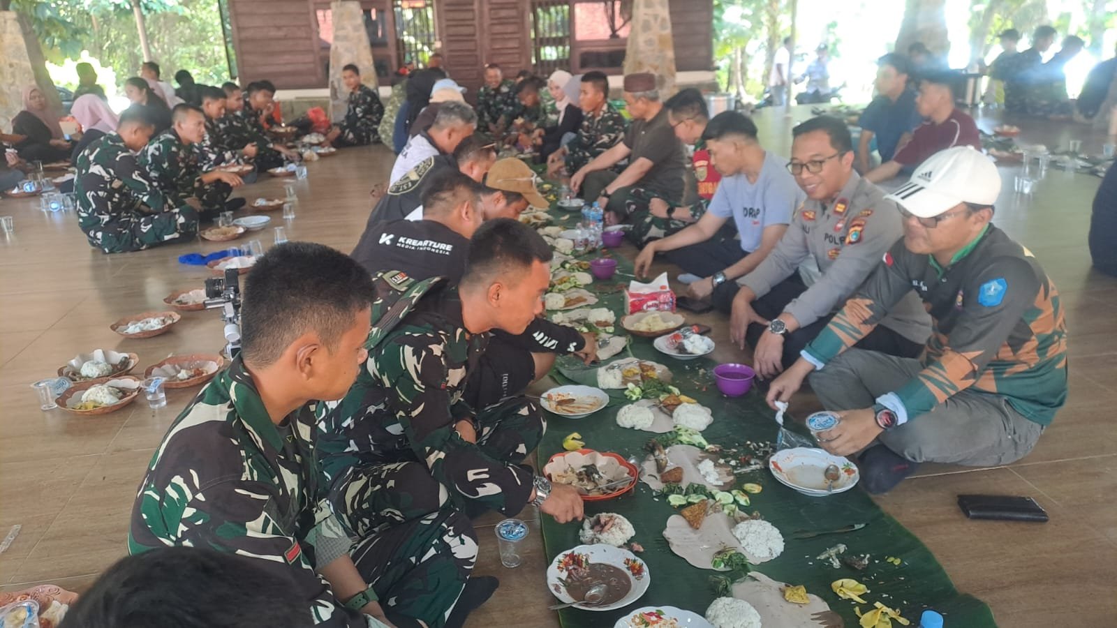 Menguatkan Sinergi TNI dan Masyarakat Melalui Tradisi Nganggung pada TMMD ke-129 di Bangka