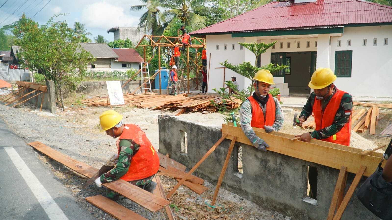 Pembangunan Musholla Darul Iman Di Desa Bandaraya Oleh Satgas TMMD Ke-129