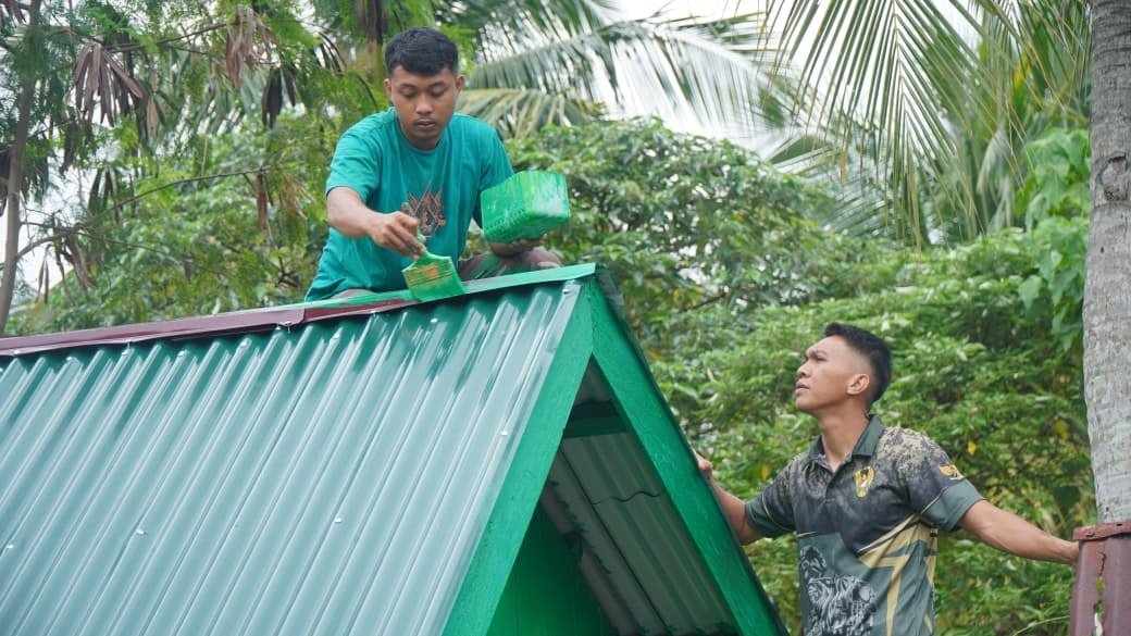Pembangunan MCK SDN Umbele Capai Tahap Pengecatan Lisplang dan Kamar Mandi