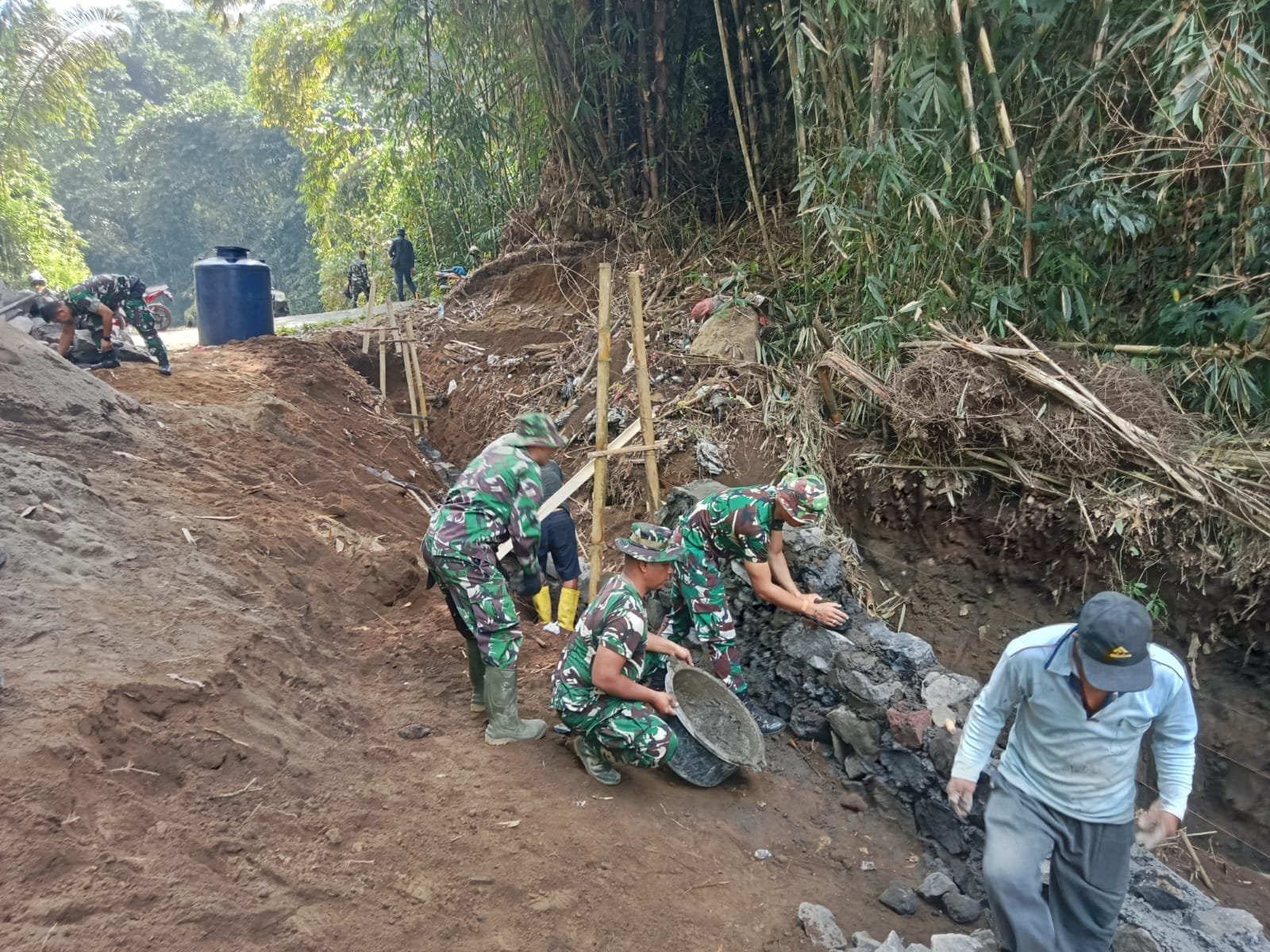 Keterlibatan Warga Dan TNI Mempercepat Proyek DPT TMMD Ke-129