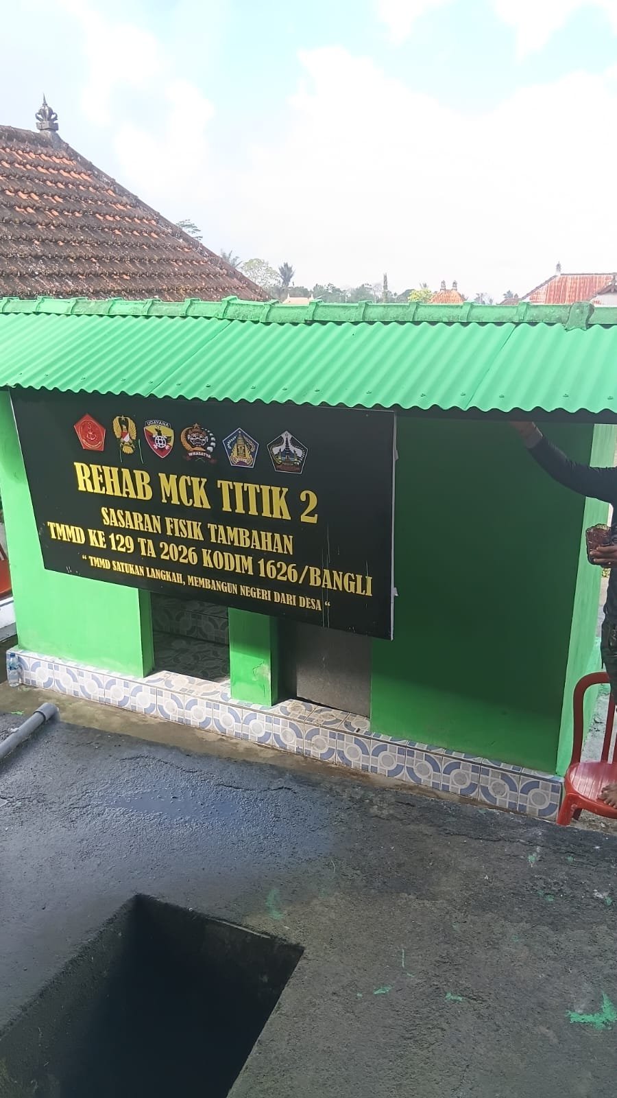 Kinerja Bersama TNI dan Warga Mempercepat Pembangunan MCK di Desa Sekardadi