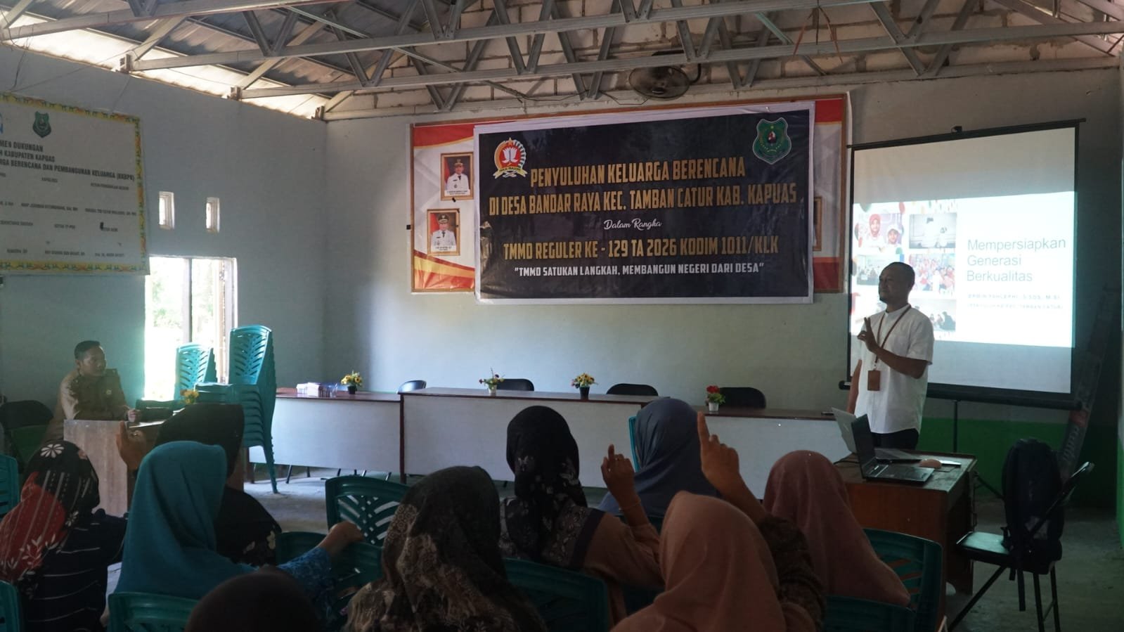 Pendidikan Keluarga Berencana bagi Warga Bandar Raya oleh Satgas TMMD Ke-129