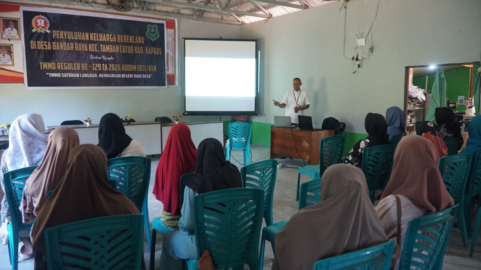 Semangat Masyarakat dalam Penyuluhan Keluarga Berencana di TMMD Ke-129