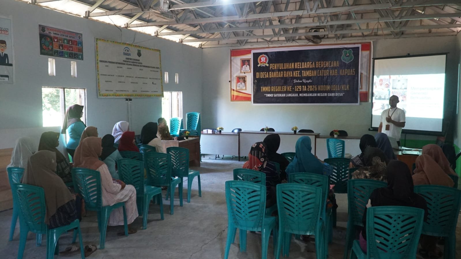 Kolaborasi TMMD dan Pemerintah untuk Edukasi Keluarga Berencana di Desa Bandar Raya