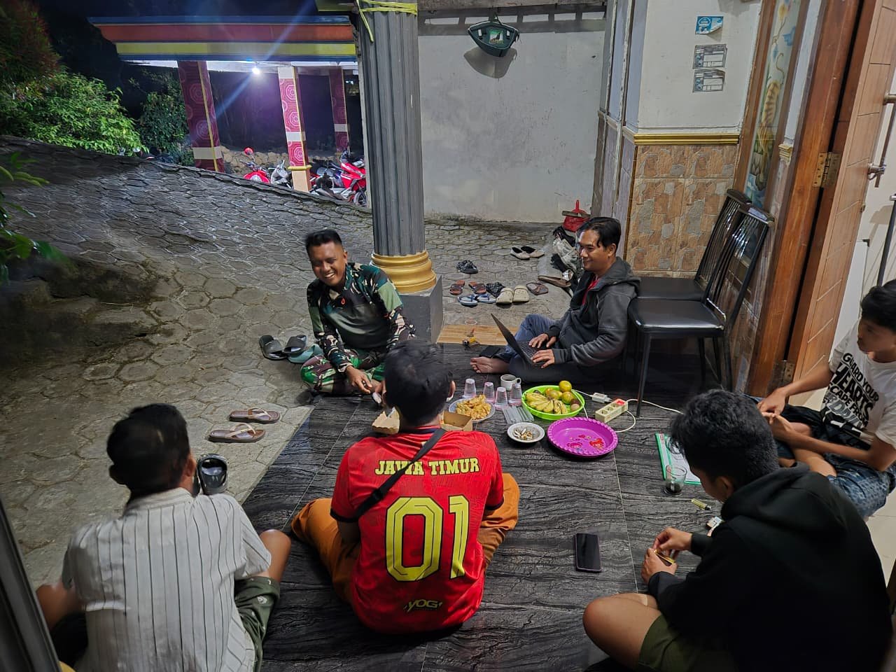 Membangun Kemitraan, Satgas TMMD Ke-129 Kodim 0812/Lamongan dan Mahasiswa KKN Ajak Warga Diskusikan Pembangunan Desa