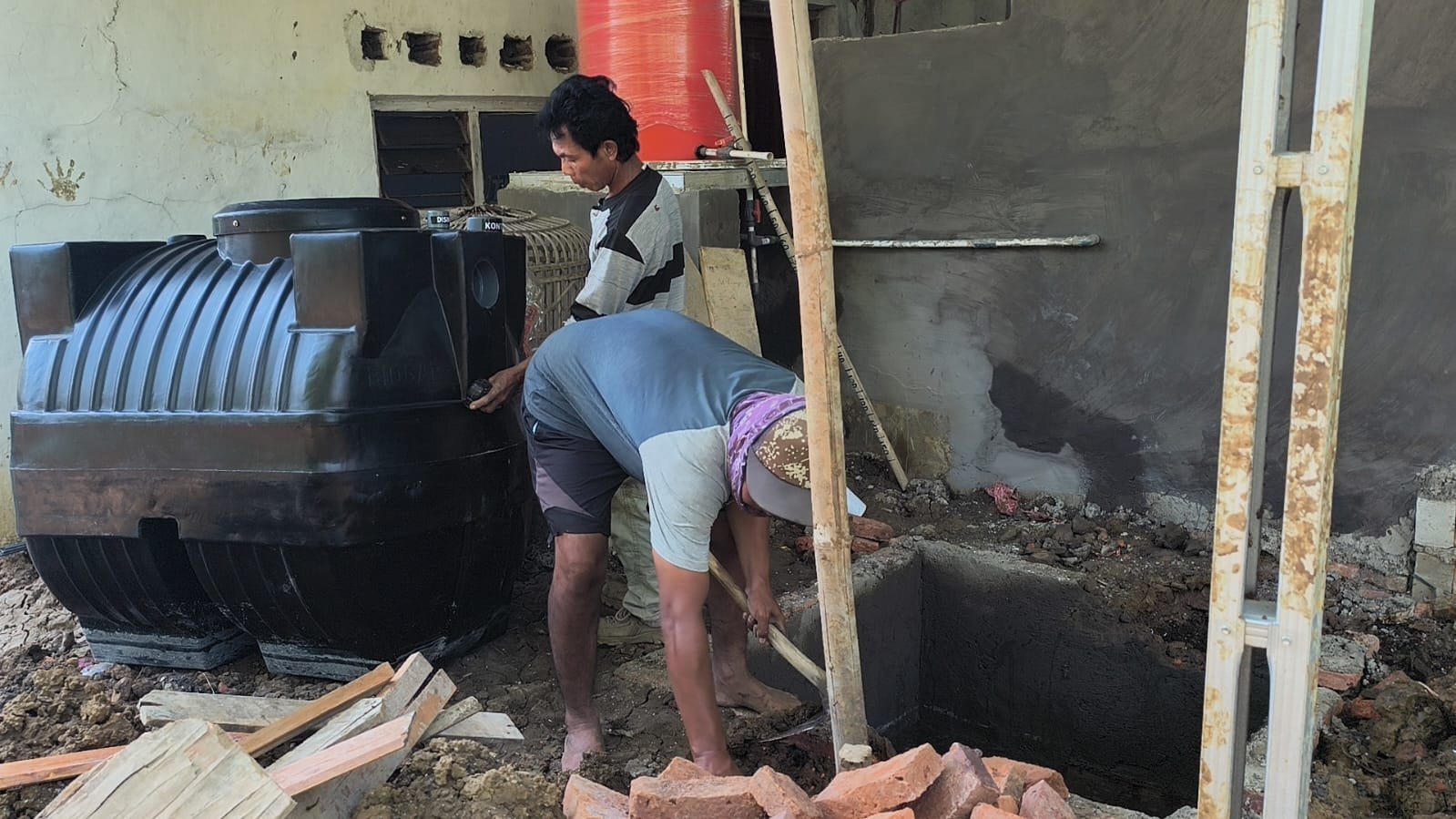 Proyek TMMD ke-129, Pemasangan Bio Septic Tank di MCK Mushola Miftahul Jannah Dimulai