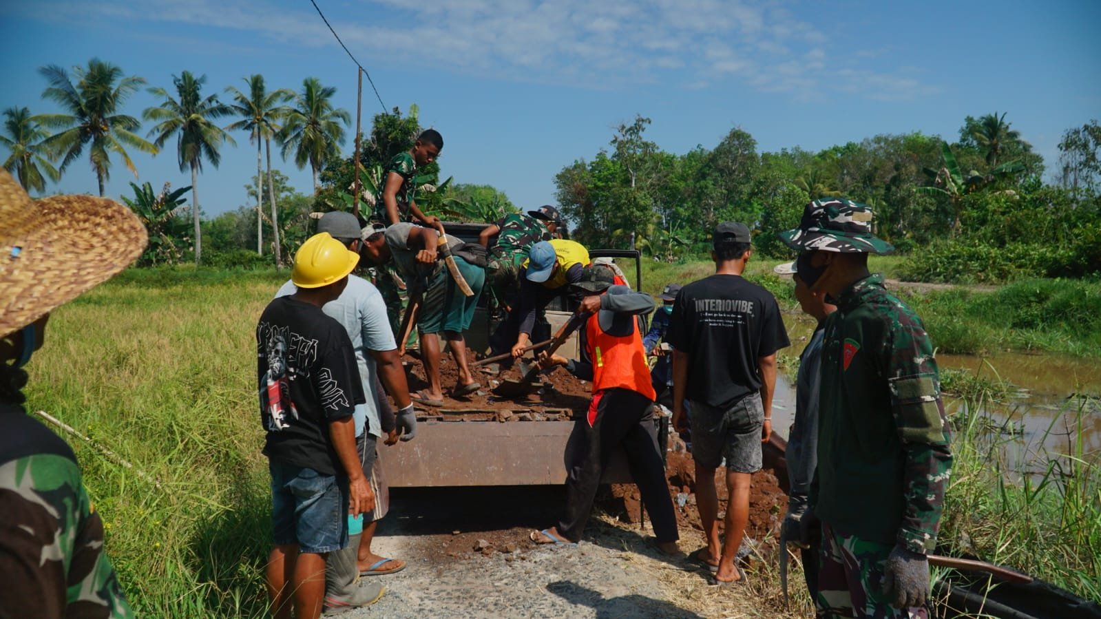 Perbaikan Infrastruktur Jalan TMMD Diharapkan Mendorong Ekonomi Masyarakat Desa