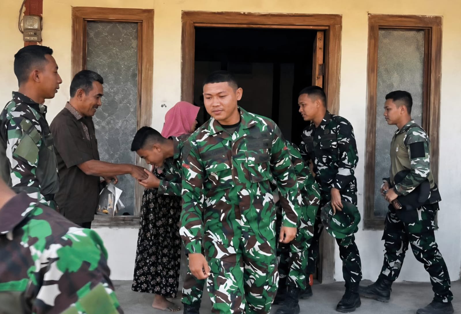 Ikatan Keluarga Terjaga, Satgas TMMD 129 Bojonegoro Berpisah dengan Warga Kesongo