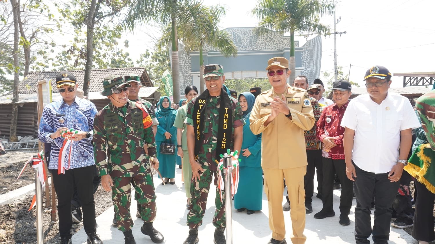 Peresmian Jalan Rabat Beton TMMD 129: Angkat Harapan Warga Tlemang