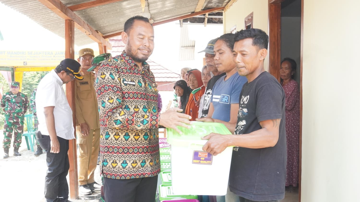 Kepala Desa Tlemang Ajak Warga Bersyukur atas Bantuan Sembako dan RTLH
