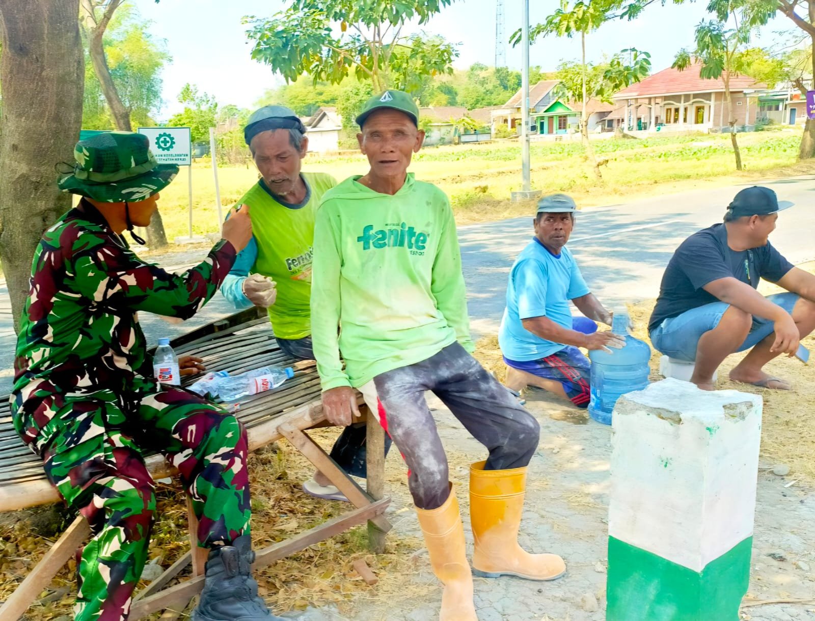 Pelihara Hasil TMMD 129 di Bojonegoro, Babinsa Ajak Warga Bergotong Royong