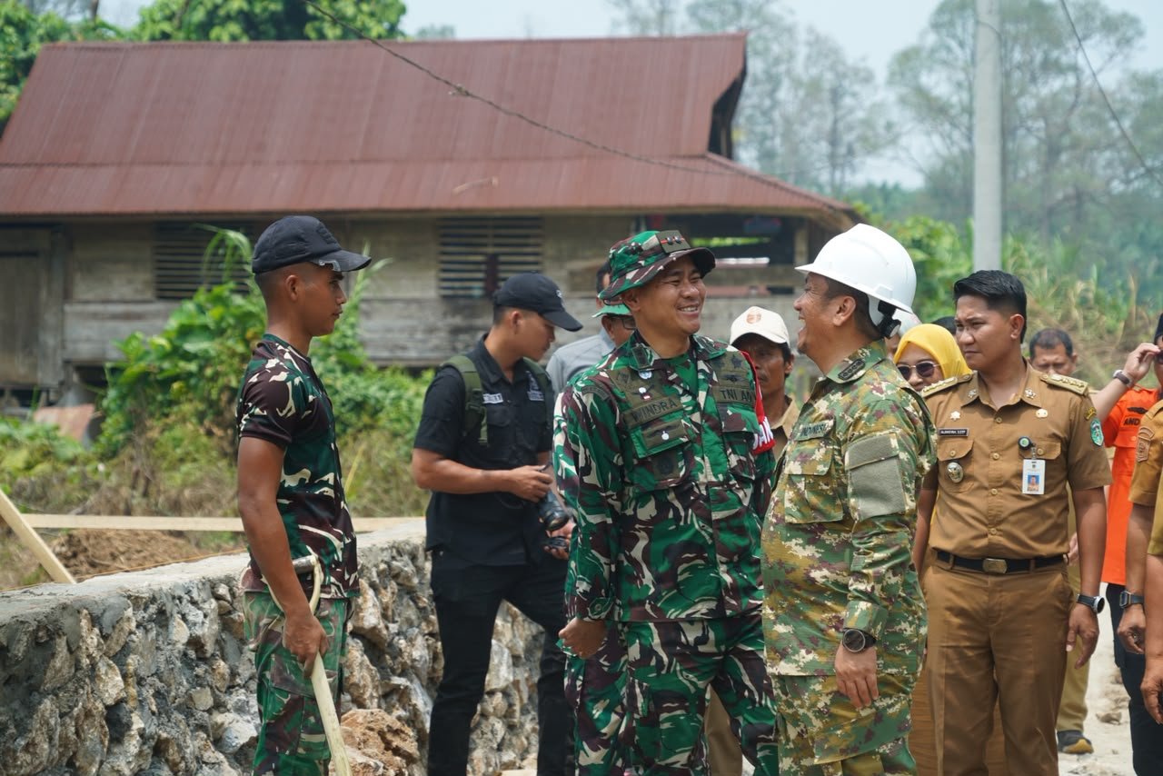 Bupati Irwan dan TNI Serasikan Proyek Infrastruktur TMMD di Parumpanai
