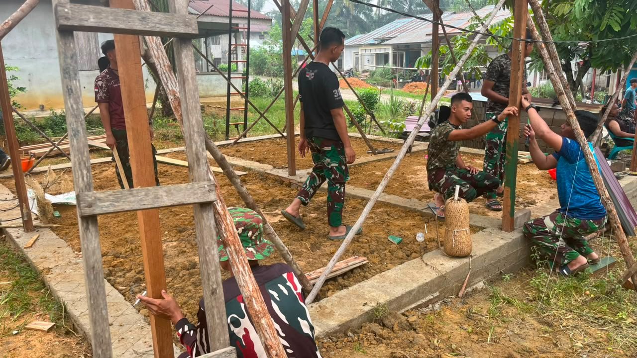 Bersama Satgas TMMD, Bu Suhanim Sambut Transformasi Tempat Tinggal yang Layak