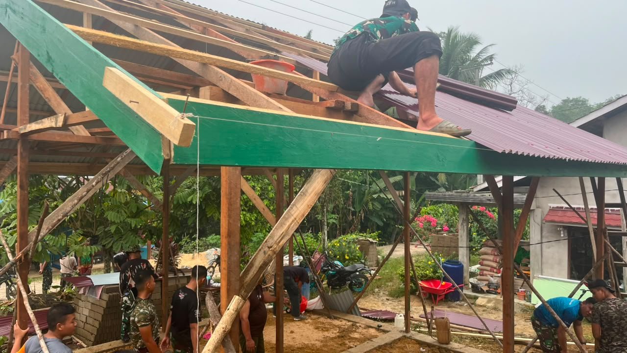 Semangat Gotong Royong Mewujudkan Rumah Impian untuk Keluarga Bu Suhanim