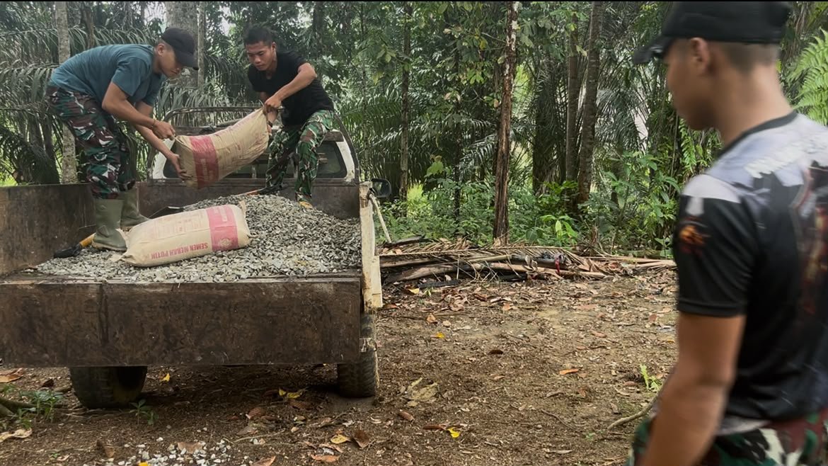 TNI Satgas TMMD Ke-130 Tingkatkan Proyek Dengan Mobilisasi Material Efisien