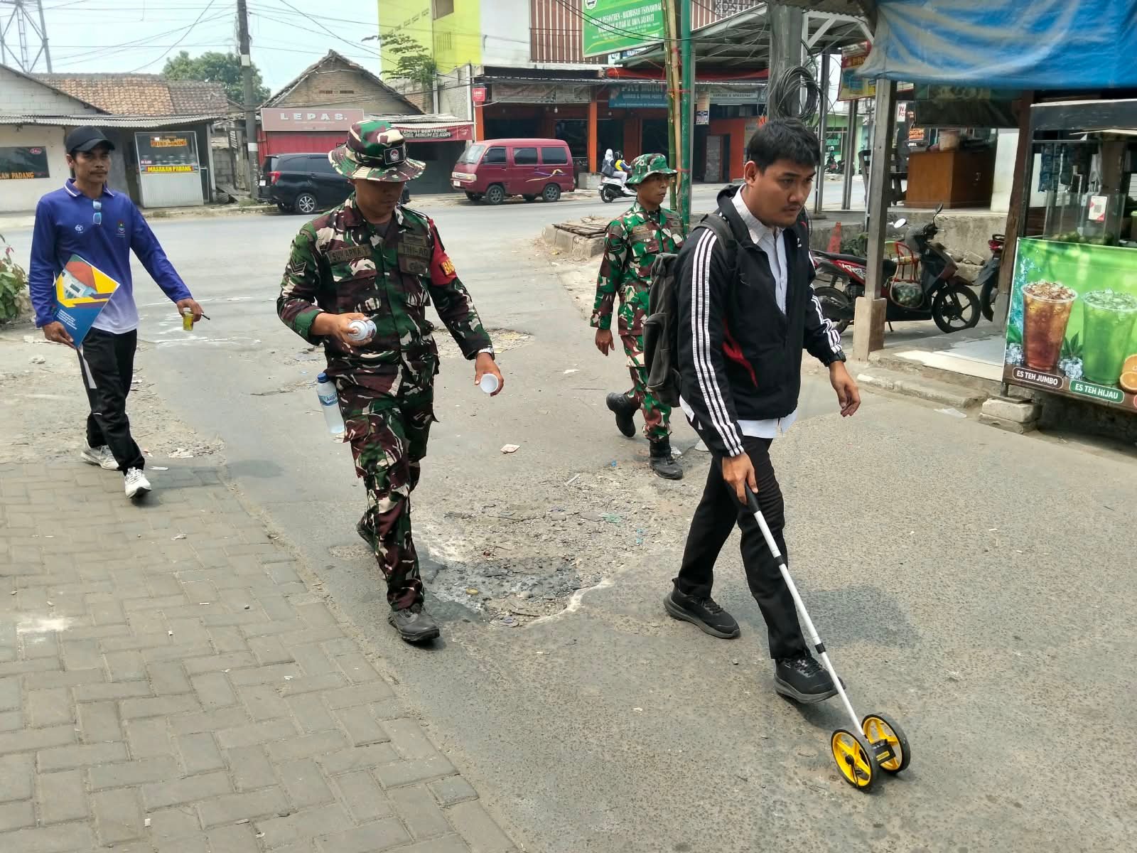 Serka Wahyono Pastikan Akurasi Data untuk Pembangunan Jalan TMMD di Sumur Bandung