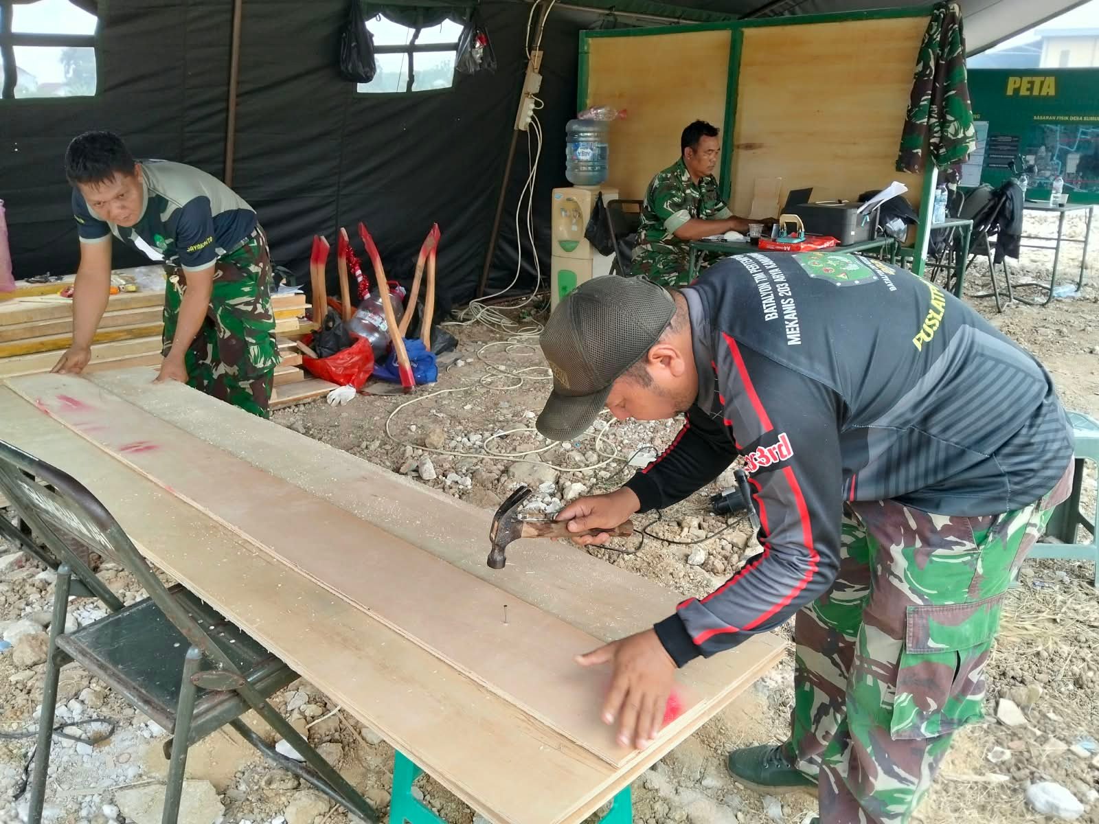Satgas TMMD ke-130 Siapkan Material untuk Proyek Infrastruktur di Desa