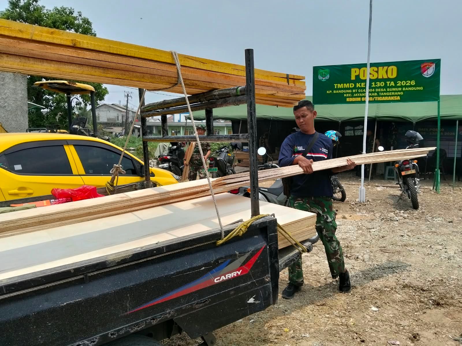 Satgas TMMD ke-130 Lakukan Mobilisasi Material untuk Proyek Infrastruktur