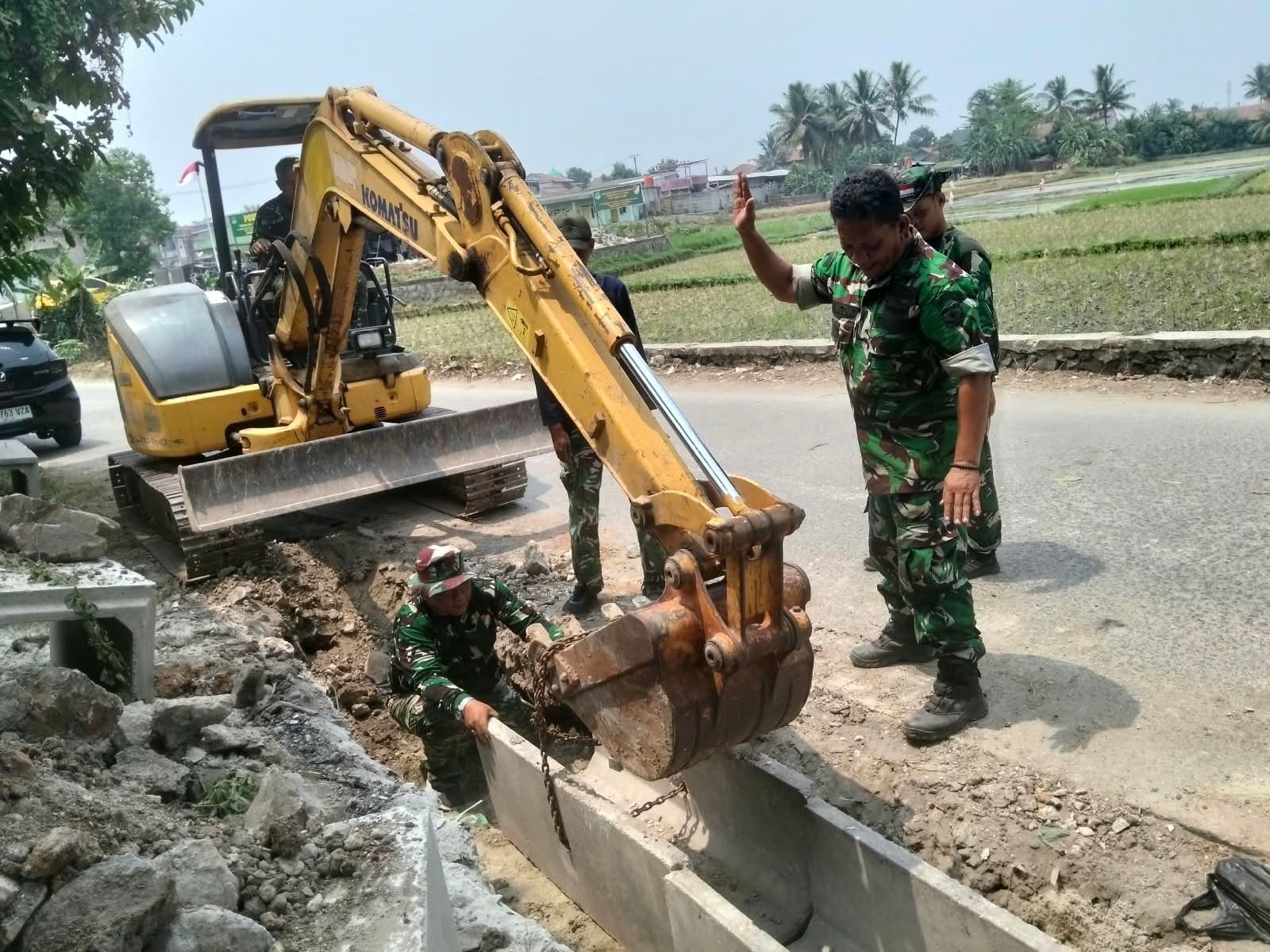 Pembangunan U-Ditch oleh TNI Memperkuat Infrastruktur Desa di Tangerang