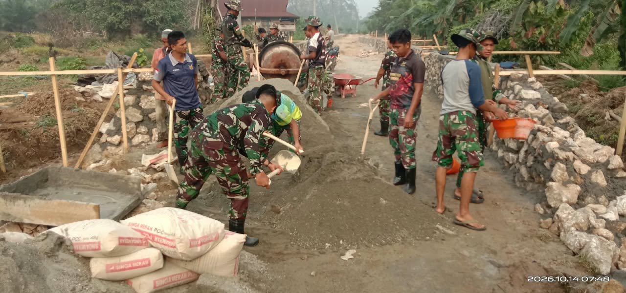 Warga Parumpanai Bergandeng Tangan Dengan TNI Dalam Proyek Infrastruktur TMMD