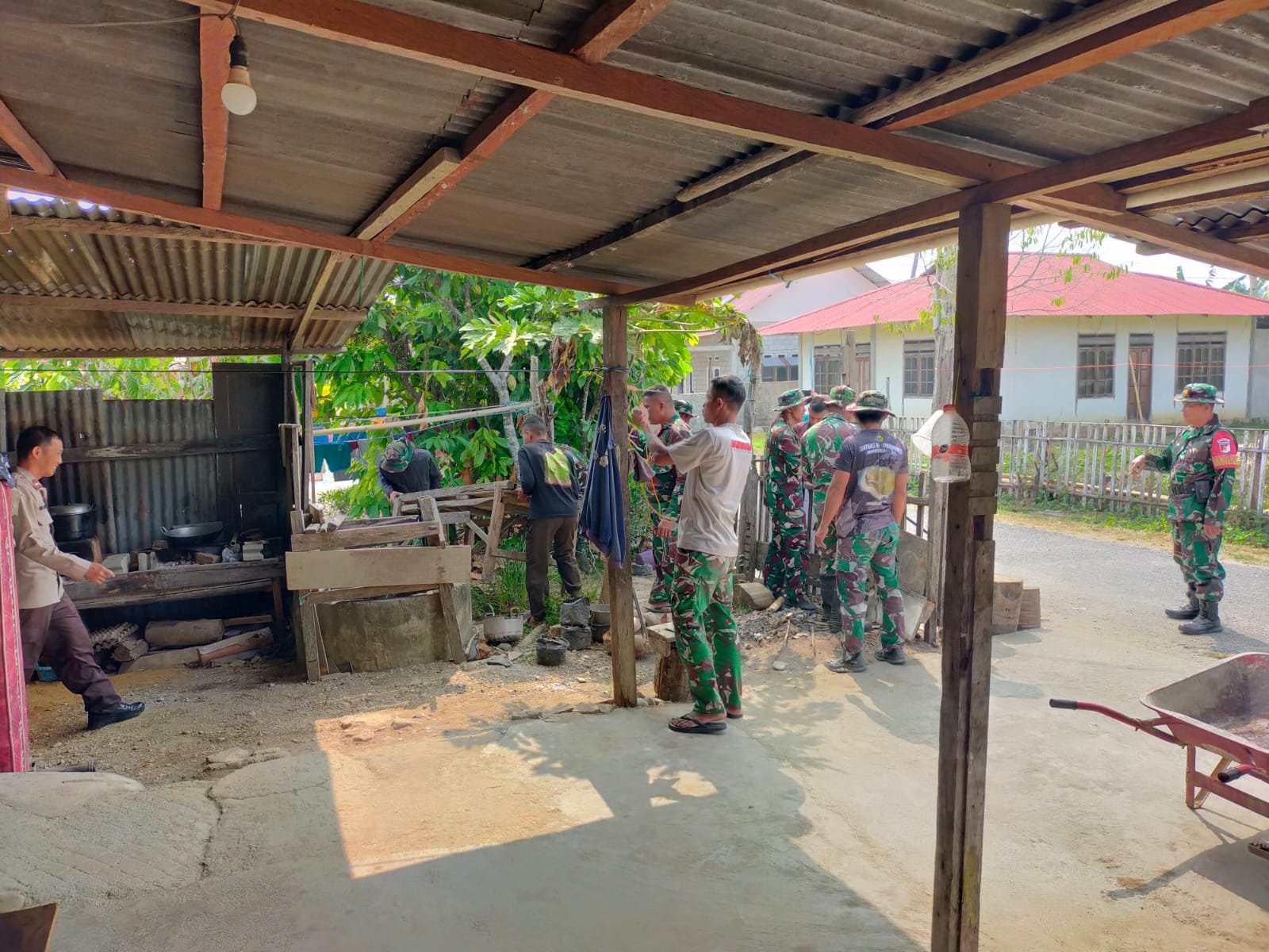TNI luncurkan proyek penyediaan air untuk keluarga di desa soe