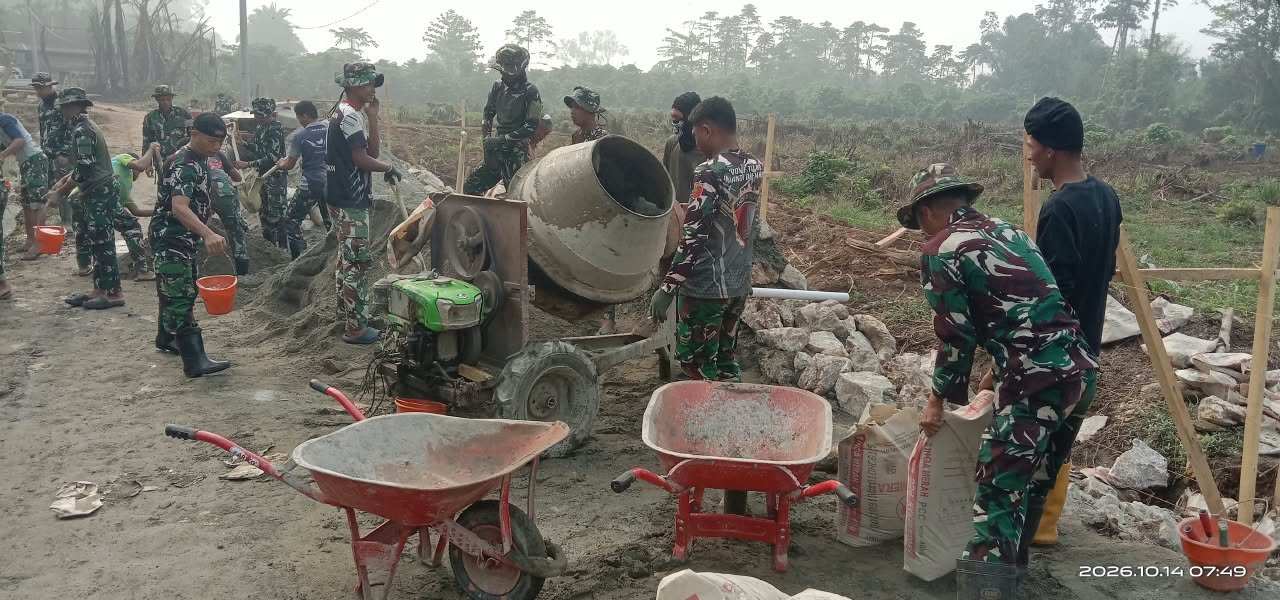 Desa Parumpanai Perkuat Infrastruktur Jalan Melalui Aksi Bersama TNI