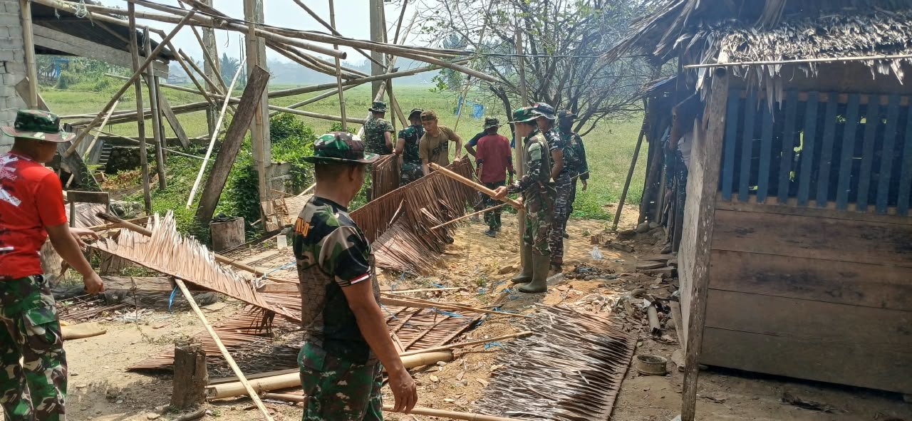 Satgas TMMD ke-130 Mulai Program Rehabilitasi Rumah di Leboni