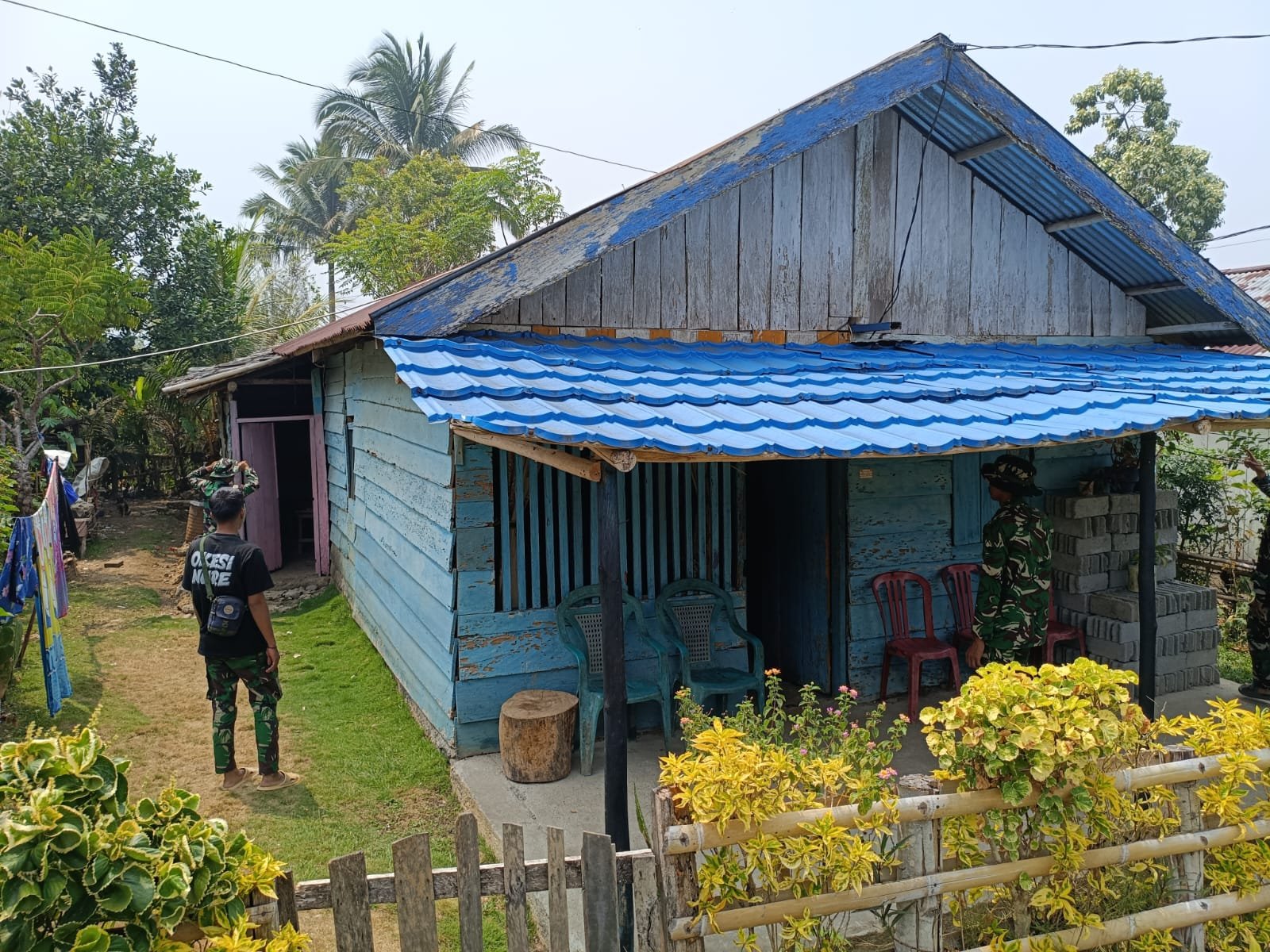 Tim TMMD ke-130 TNI Mulai Rehabilitasi Rumah Ibu Minya Tarante di Poso