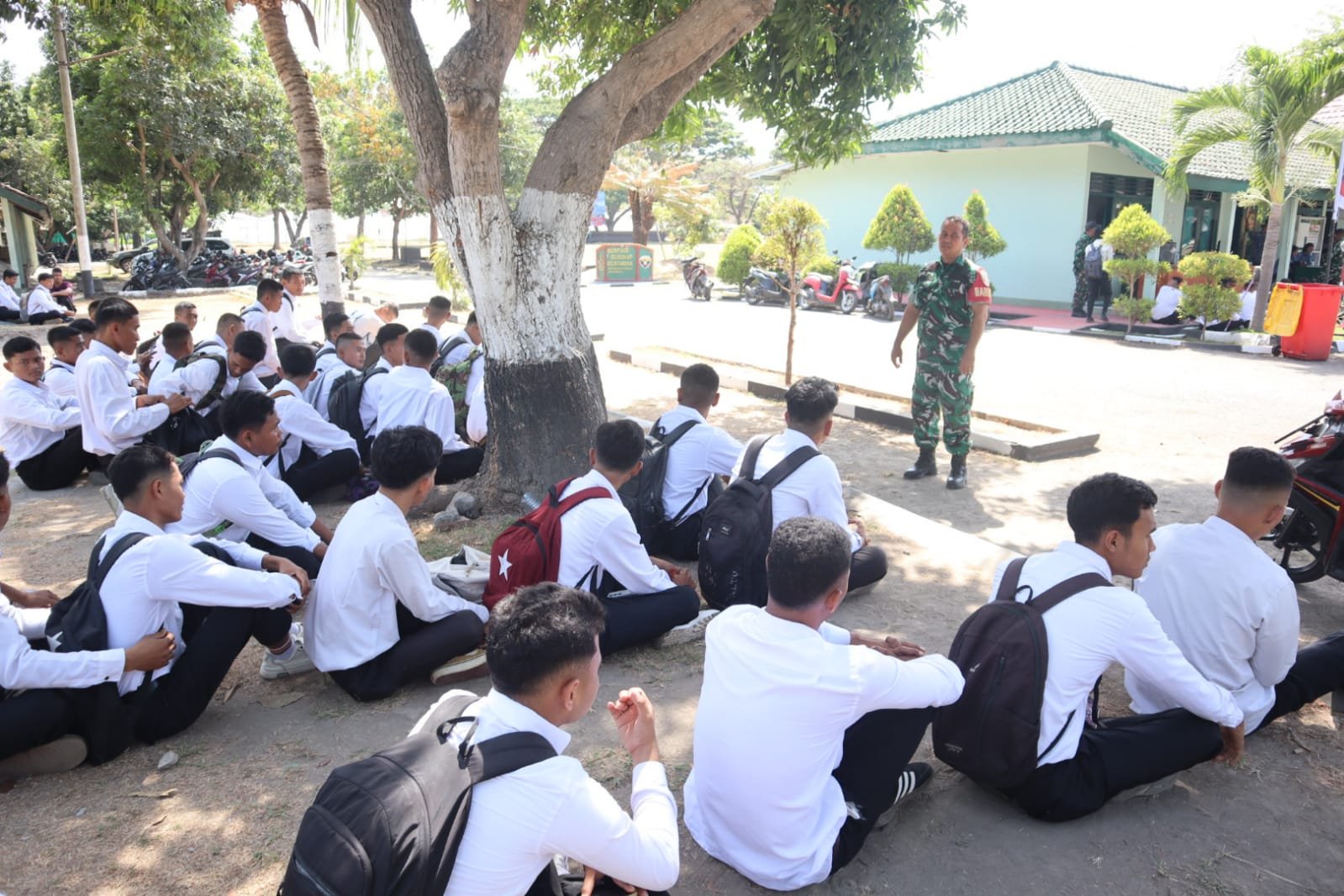 Bimbingan Babinsa Tingkatkan Minat Pemuda Sumbawa Bergabung dengan TNI AD