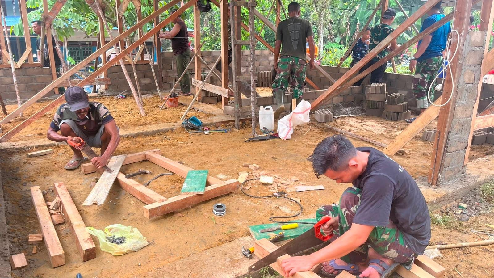 Desain Hunian Aman untuk Ibu Suhanim: Komitmen Satgas TMMD di Landak