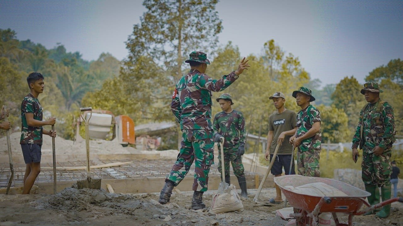 Dansatgas TMMD Palopo Tegaskan Pentingnya Kebersamaan dalam Pembangunan Sejak Pagi