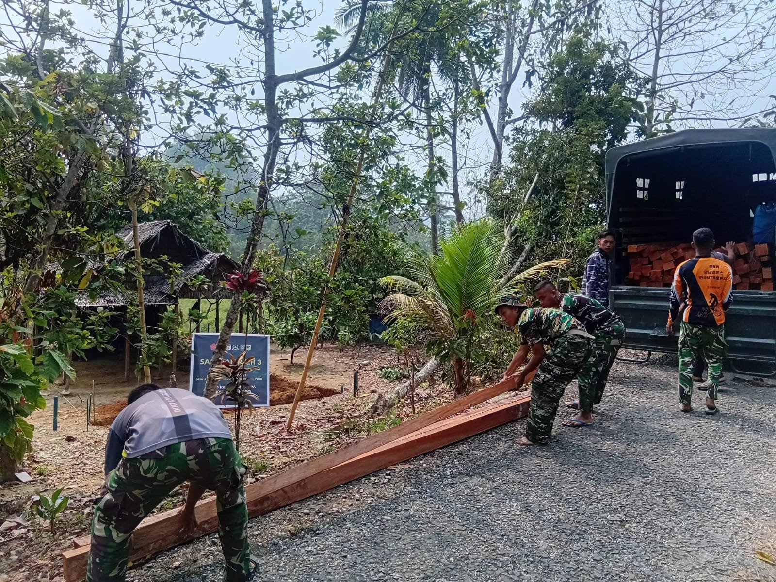 Satgas TMMD Poso Terima Kayu, Siapkan Revitalisasi Rumah Tuku Djobu