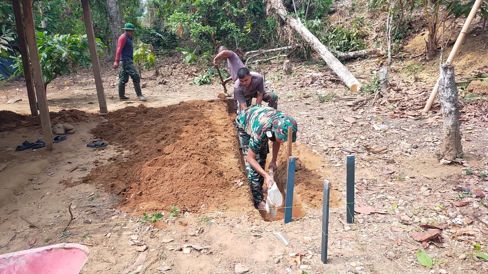 Satgas TMMD ke-130 Mulai Proyek RTLH di Poso dengan Penggalian Pondasi