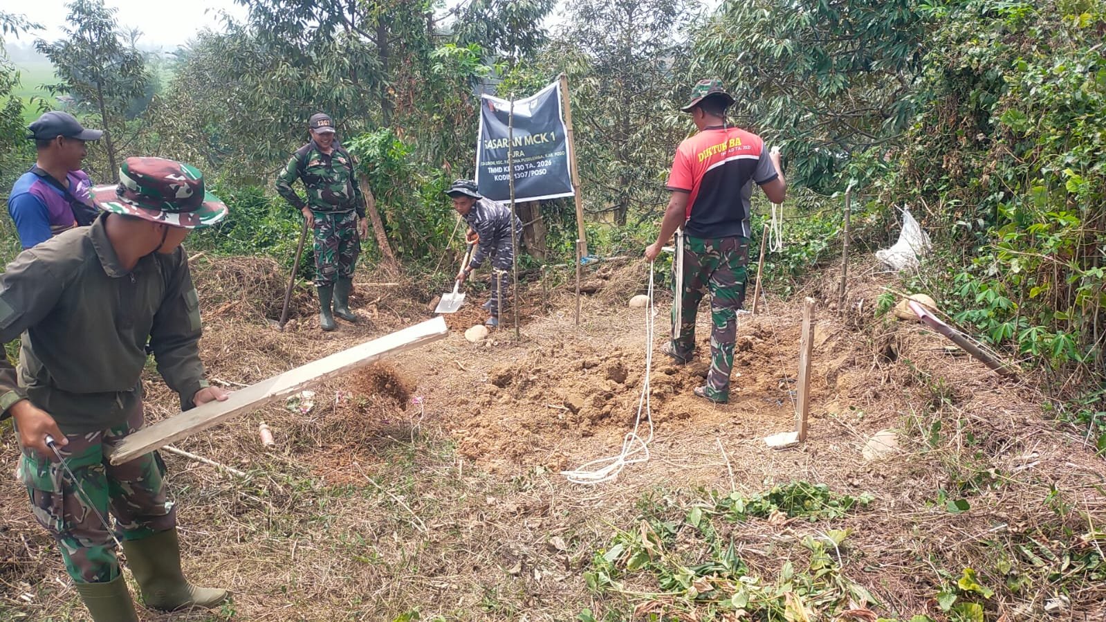 Satgas TMMD ke-130 Kodim 1307/Poso Gali Pondasi MCK Umum di Desa Leboni — Edisi 2 15 Okt 2026