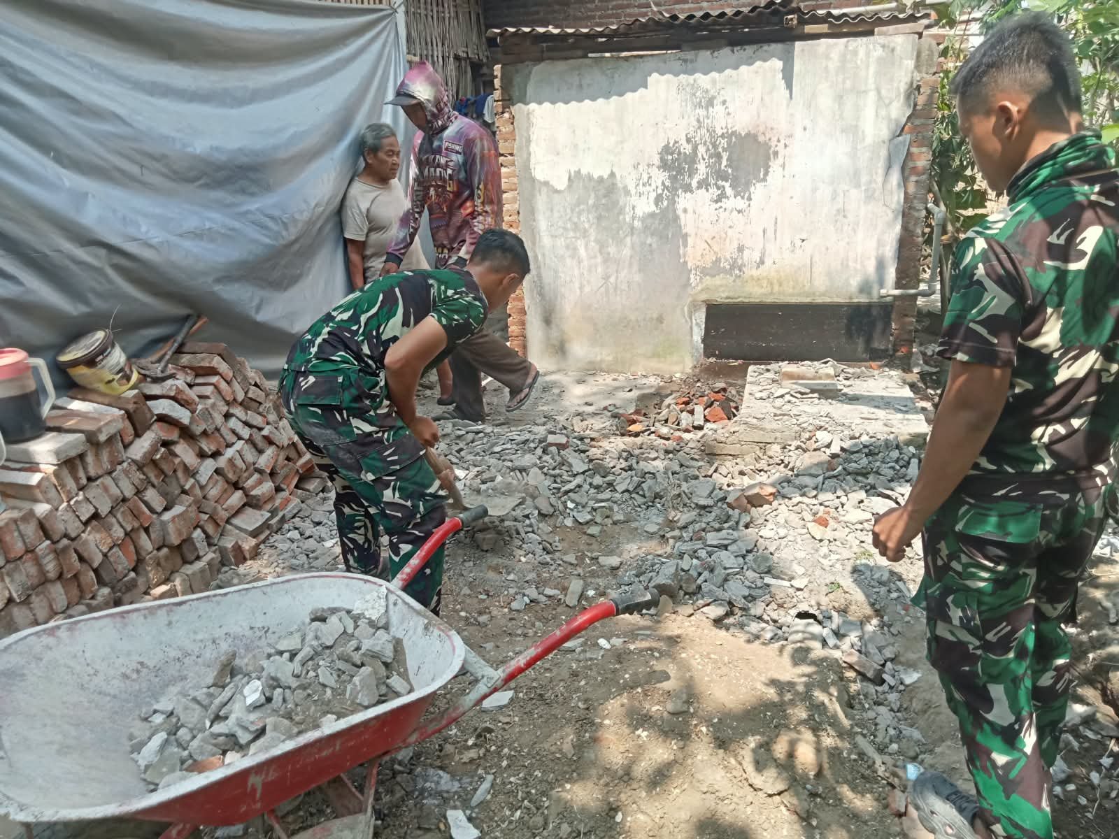 Satgas TMMD Siapkan Lingkungan Sehat dengan Pembangunan RTLH dan Sanitasi Suparlan