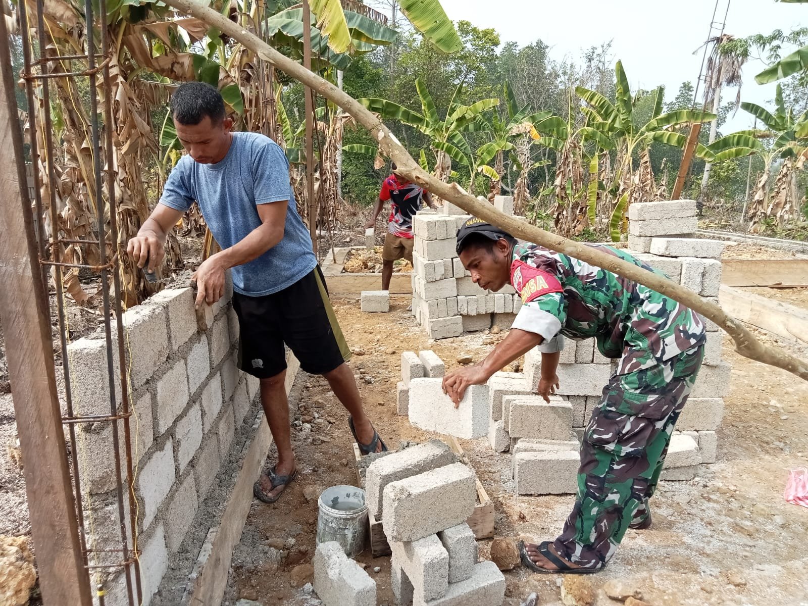 Satgas TMMD ke-130 Lanjutkan Upaya Pembangunan Hunian Layak untuk Warga