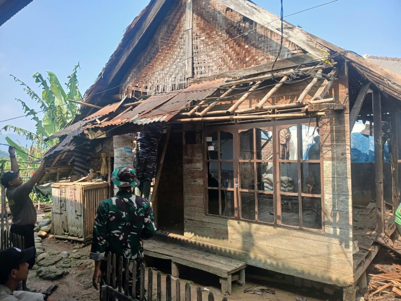 Satgas TMMD Ke-130 Tingkatkan Kualitas Hidup Petani Melalui Renovasi Rumah