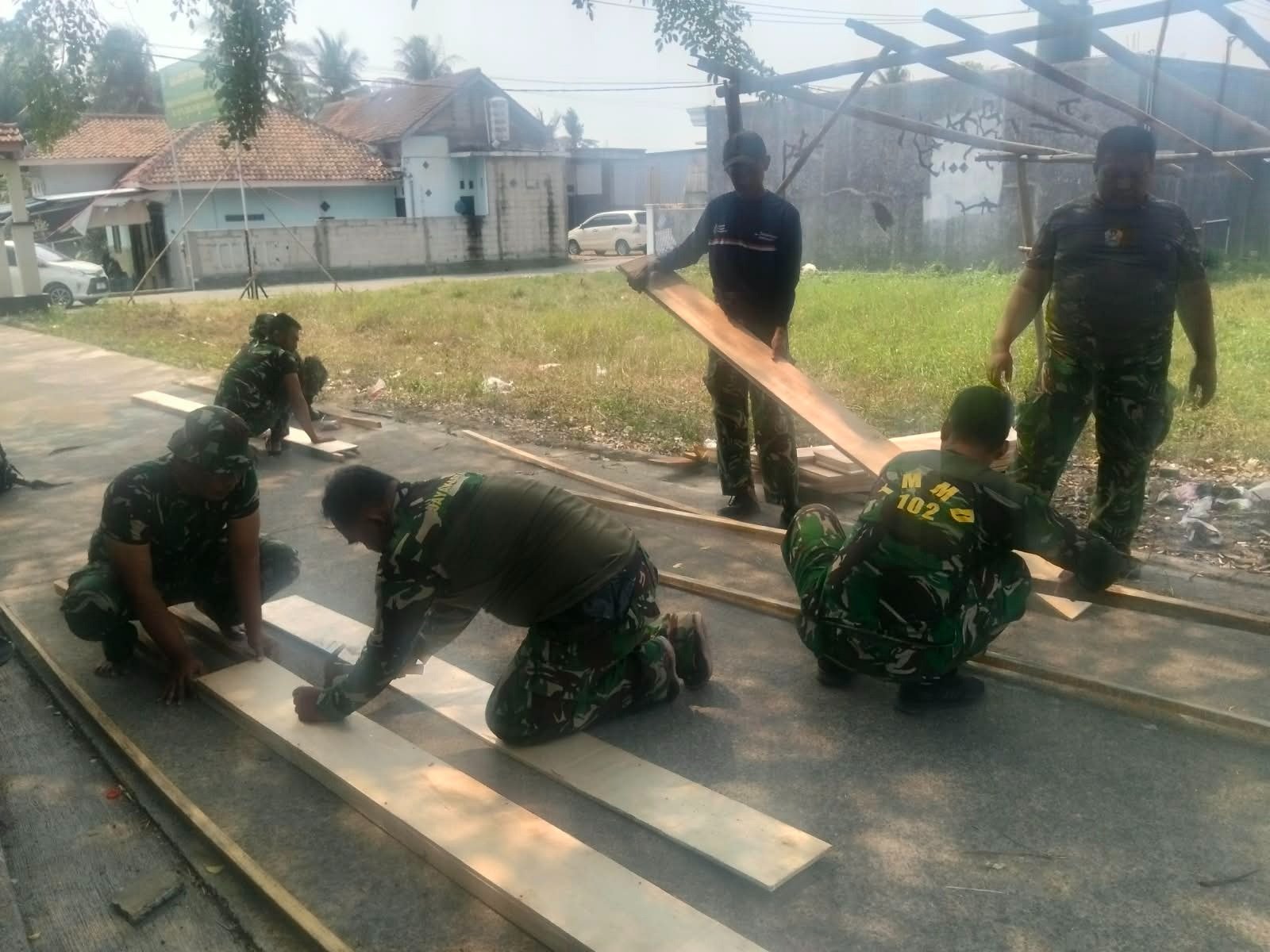 Kemajuan Infrastruktur Pedesaan: Satgas TMMD ke-130 dan Proses Konstruksi Bekisting