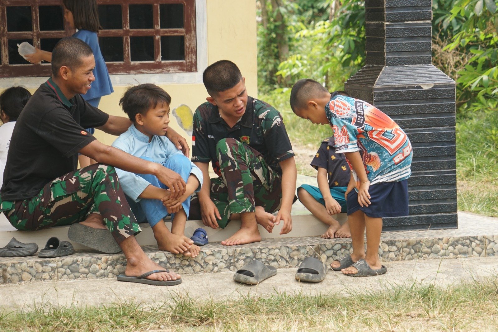 Satgas TMMD ke-130: Program Pembangunan Bersama Anak-Anak yang Penuh Keceriaan