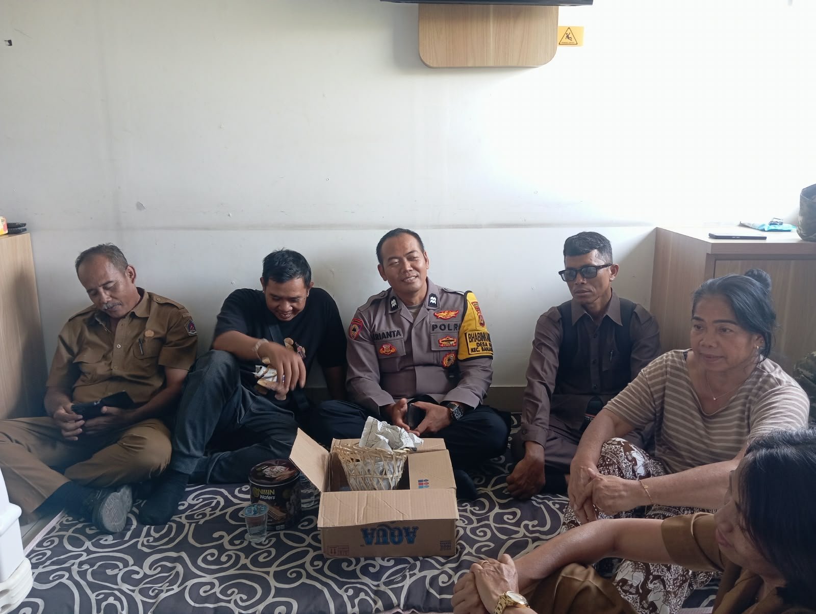 Kunjungan Babinsa Bakas untuk Perkuat Dukungan pada Keluarga yang Terkena Musibah