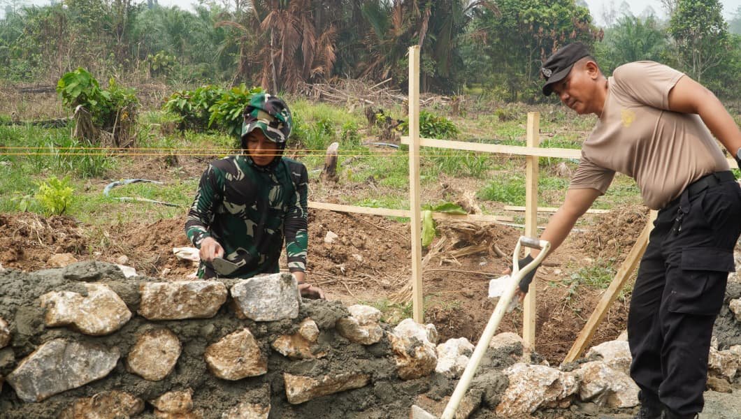 Kolaborasi TNI, Polri, dan Warga Ciptakan Inovasi Pembangunan Desa di TMMD