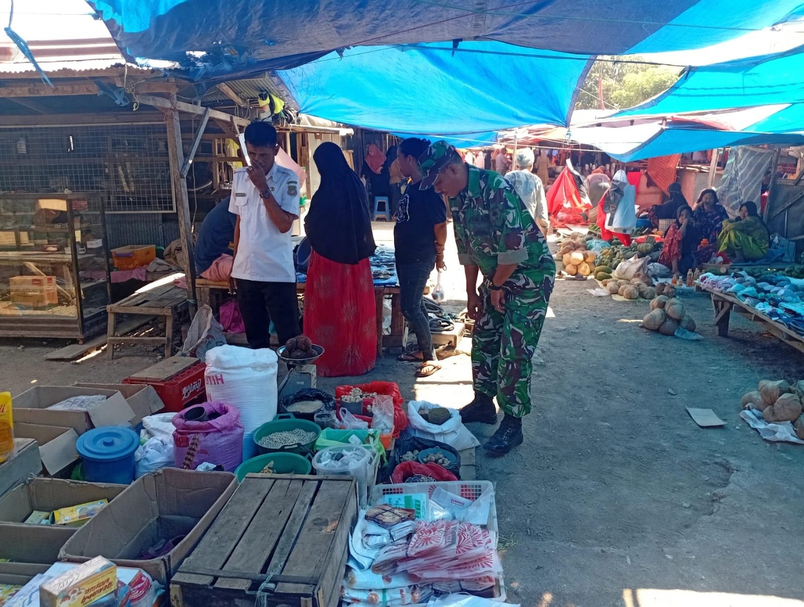 Serda Kasaman Tinjau Ketersediaan dan Stabilitas Sembako di Pasar Bilokka