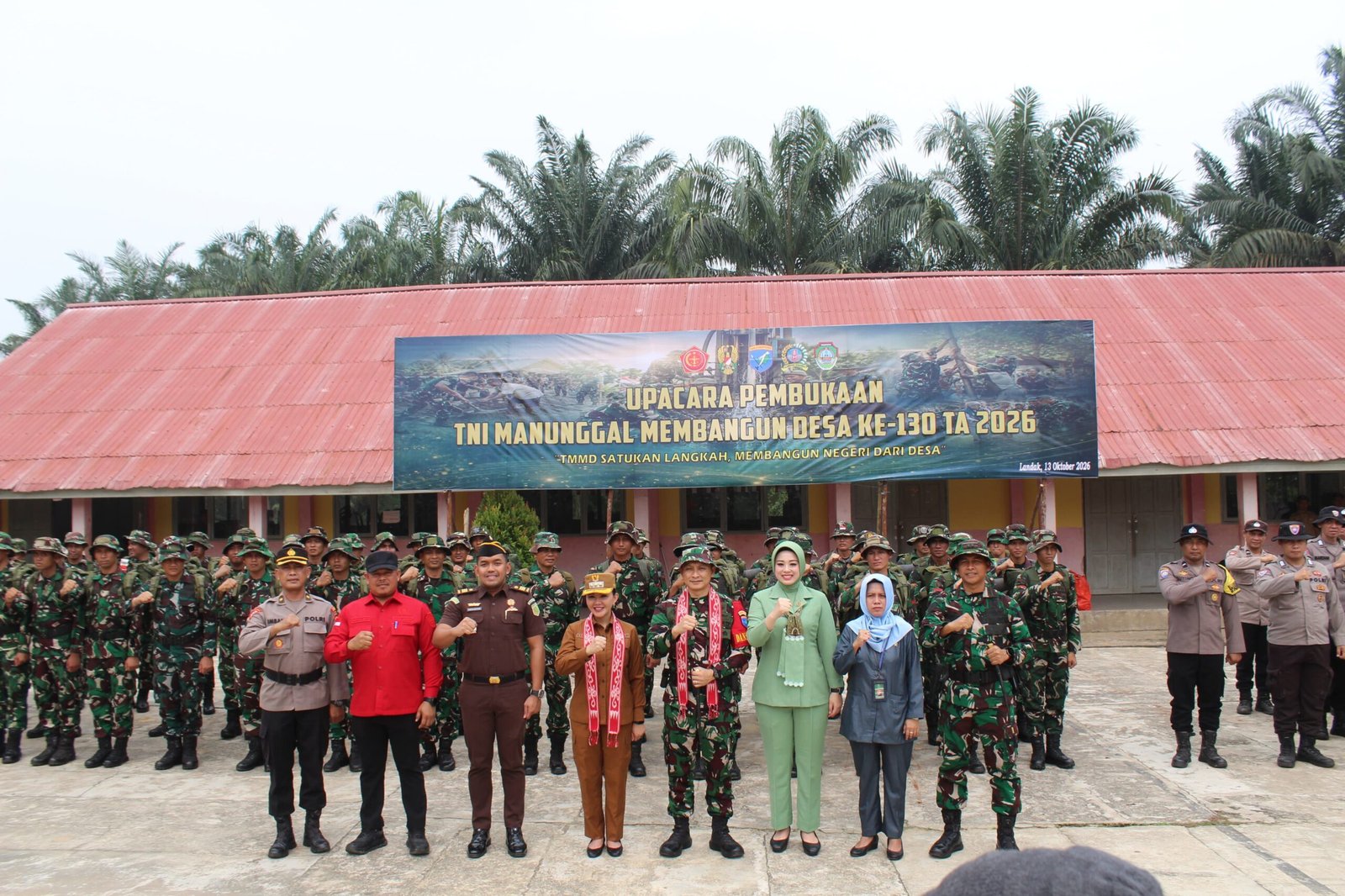 Kolaborasi TNI, Polri dan Warga dalam TMMD 130 di Desa Amboyo Selatan