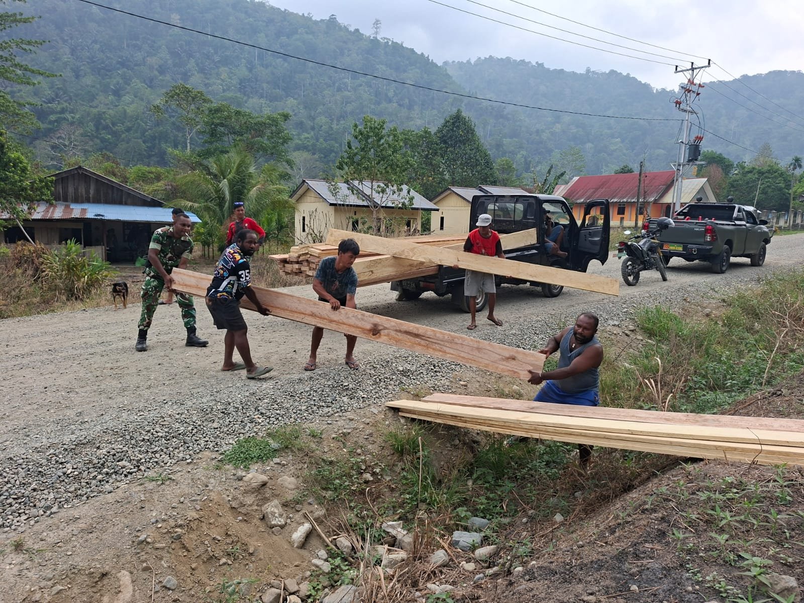 Kampung Yamboi Bergembira Menyambut Proyek Pembangunan TMMD Bersama TNI