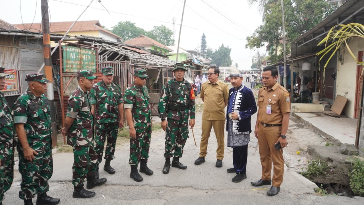 Kasrem dan Pemkab Evaluasi Proyek Infrastruktur di Desa Sumur Bandung