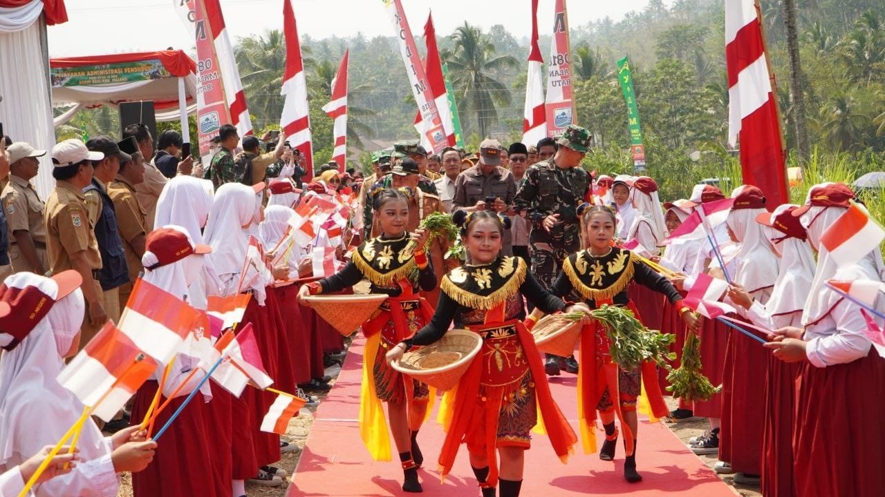 Generasi Muda SD Taji Tampilkan Tari Menyambut Pembukaan Program TMMD ke-130